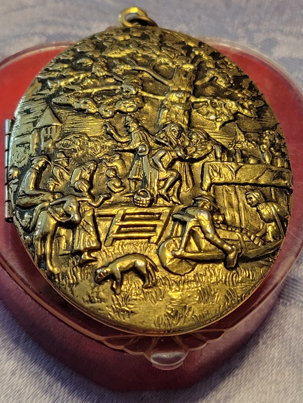 Antique-Style Detailed Brass Locket Pendant - Gold Tone